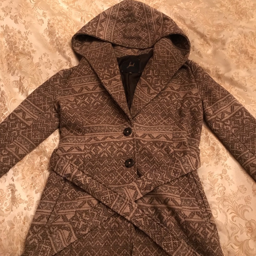 Light detailed coat with hood